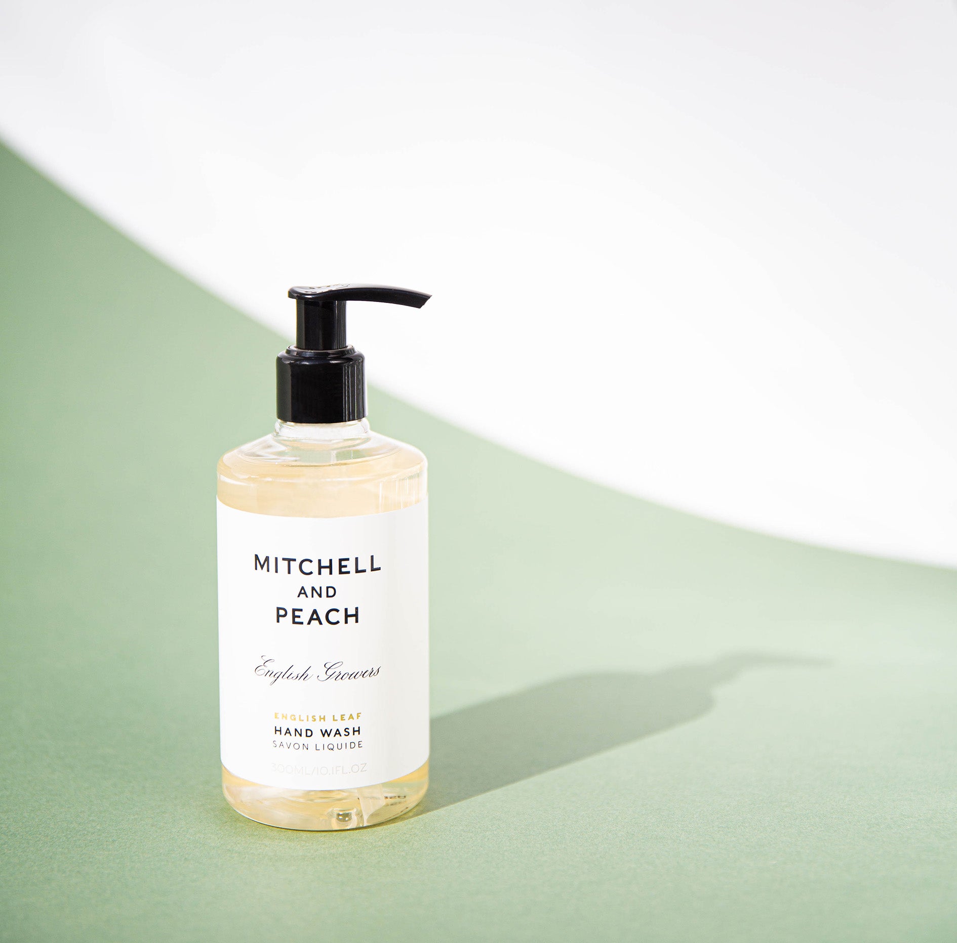 Mitchell and Peach English Leaf Savon Mains Herbe 300ml